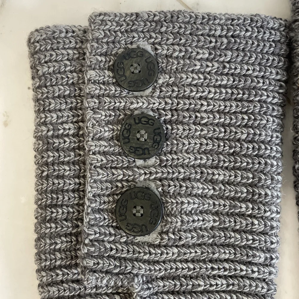 Like new UGG Australia Classic Cardy Cable Knit Gray Knee-High Boots size 8 - Picture 3 of 11